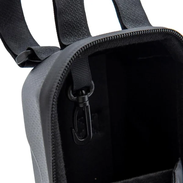 Torba do hulajnogi Deluxe 2 l z białym napisem i mocowaniem na rzepy