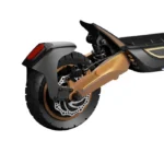 Hulajnoga Ruptor R6 V4 elektryczna w kolorze miedzianym z wygodną pozycją jazdy