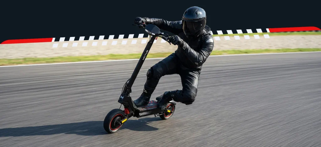 Jazda po torze na hulajnodze motus daytona 10 max